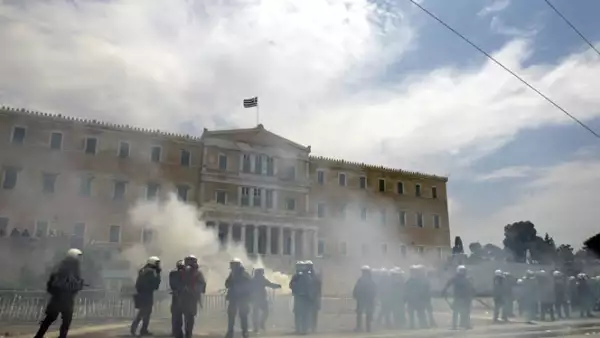 El año pasado, Grecia sufrió severos recortes, que de acuerdo con analistas, provocaron que el desempleo trepara de 11% a 16%.