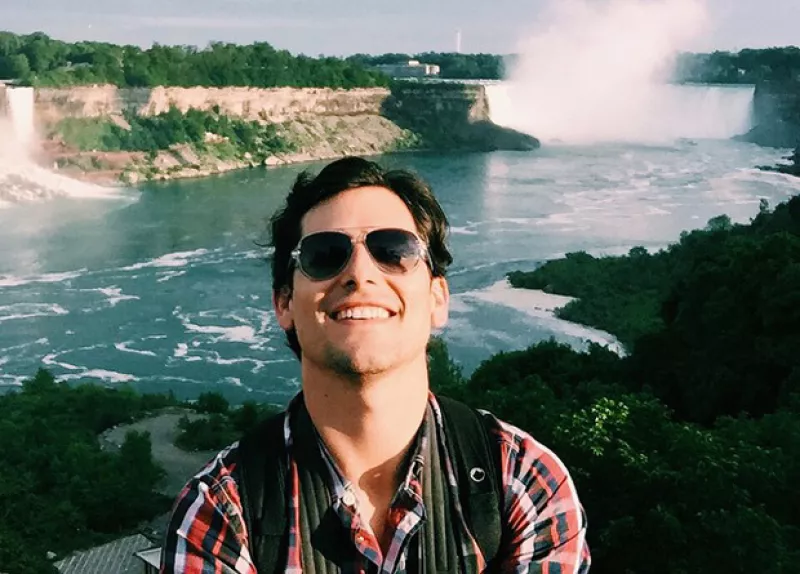 El actor compartió un video en el que deja ver su pasión por viajar, sus palabras fueron emotivas que fue rápidamente compartido en Facebook e inspiró a sus fans quienes se lo hicieron saber.