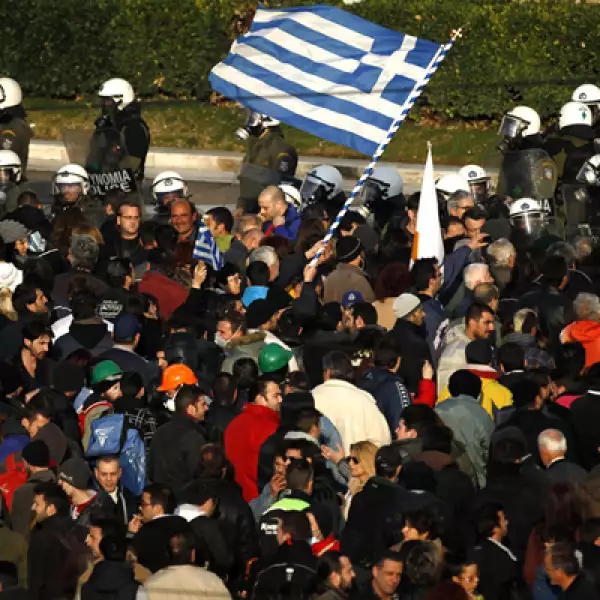La mayor economía de la zona del euro aumentó la presión este domingo sobre Grecia al decir que el bloque necesitaba acciones, no palabras de Gobierno heleno.
