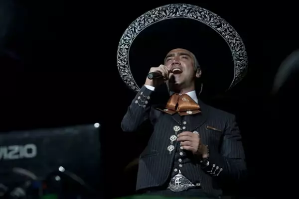 Karla acude a casi todos los conciertos de Alejandro Fernández.