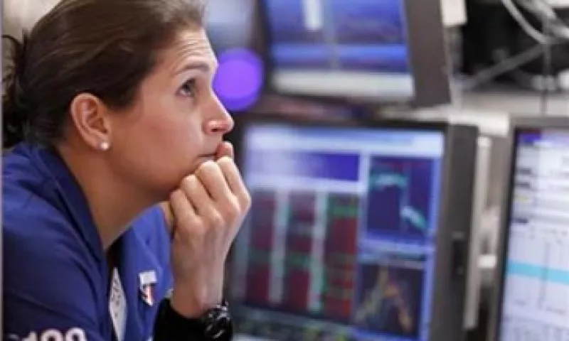 La fuerte ola de ventas sobre el cierre del mercado resaltó el persistente nerviosismo de los inversores. (Foto: Reuters)