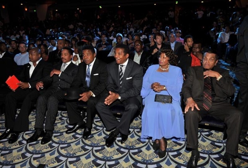 Randy, Marlon, Tito, Jackie, Katherine y Joe Jackson; ninguno de ellos se encontraba en el testamento de su hermano Michael luego de morir el 25 de junio de 2009.