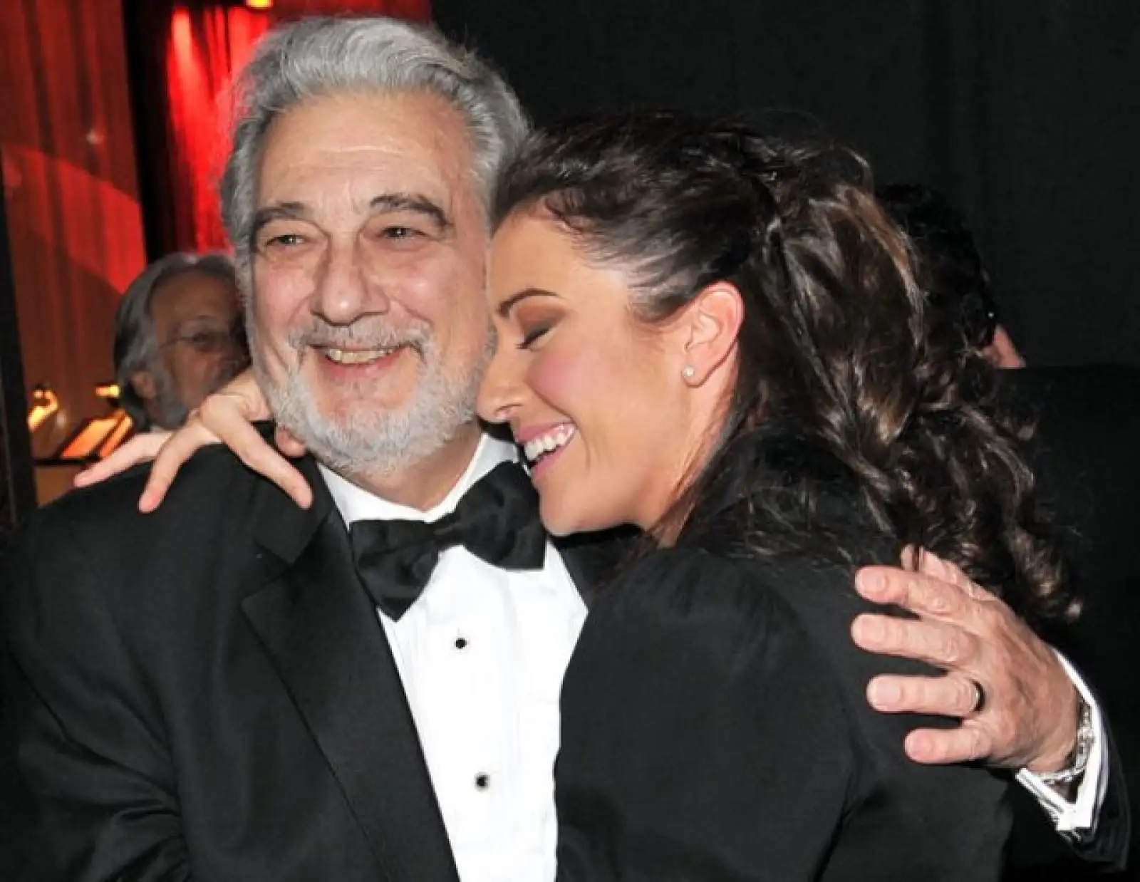 Alondra de la Parra dirigió la orquesta para que Plácido Domingo cantara.
