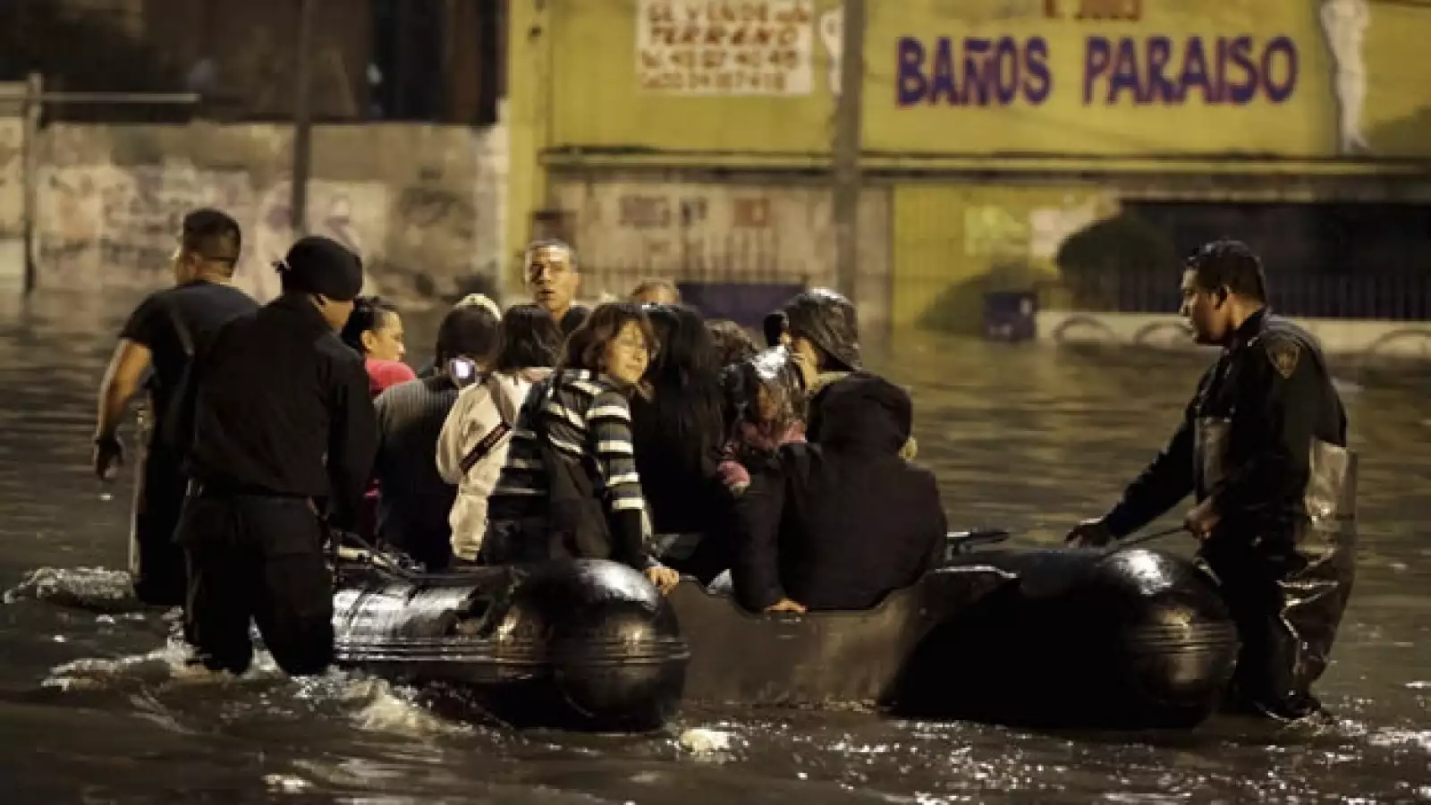 Lluvias históricas causan inundaciones en el oriente del DF