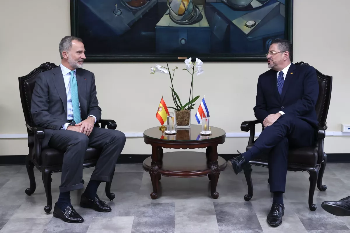 Felipe VI y Rodrigo Chaves
