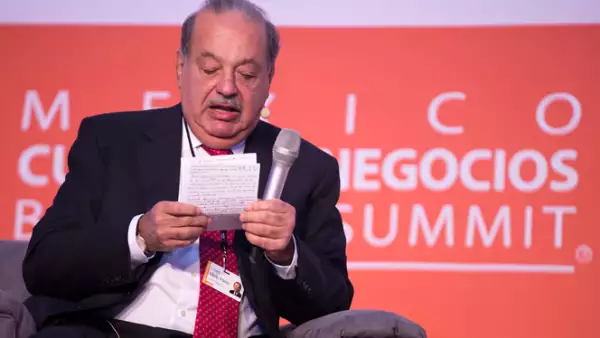 Carlos Slim consideró que para alcanzar un crecimiento de 5% anual, México requiere aumentar la inversión, mejorar el acceso a la educación y generar empleos formales.