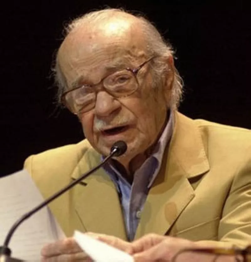 La madrugada de este sábado falleció el literato argentino a la edad de 99 años, a causa de una bronquitis. Dejó un gran legado en la literatura hispana.
