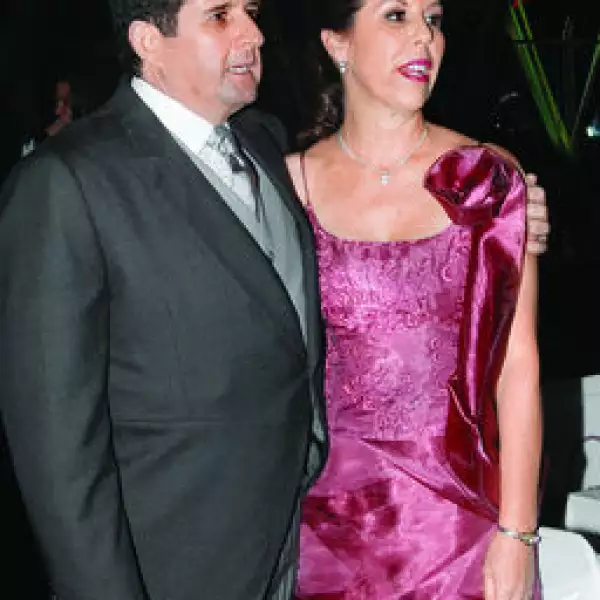 Jorge Olivares, Adriana Suarez de Olivares
