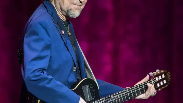 En la primera presentación de uno de los cantautores españoles más icónicos, no pudieron faltar ovaciones y sorpresas durante la velada.