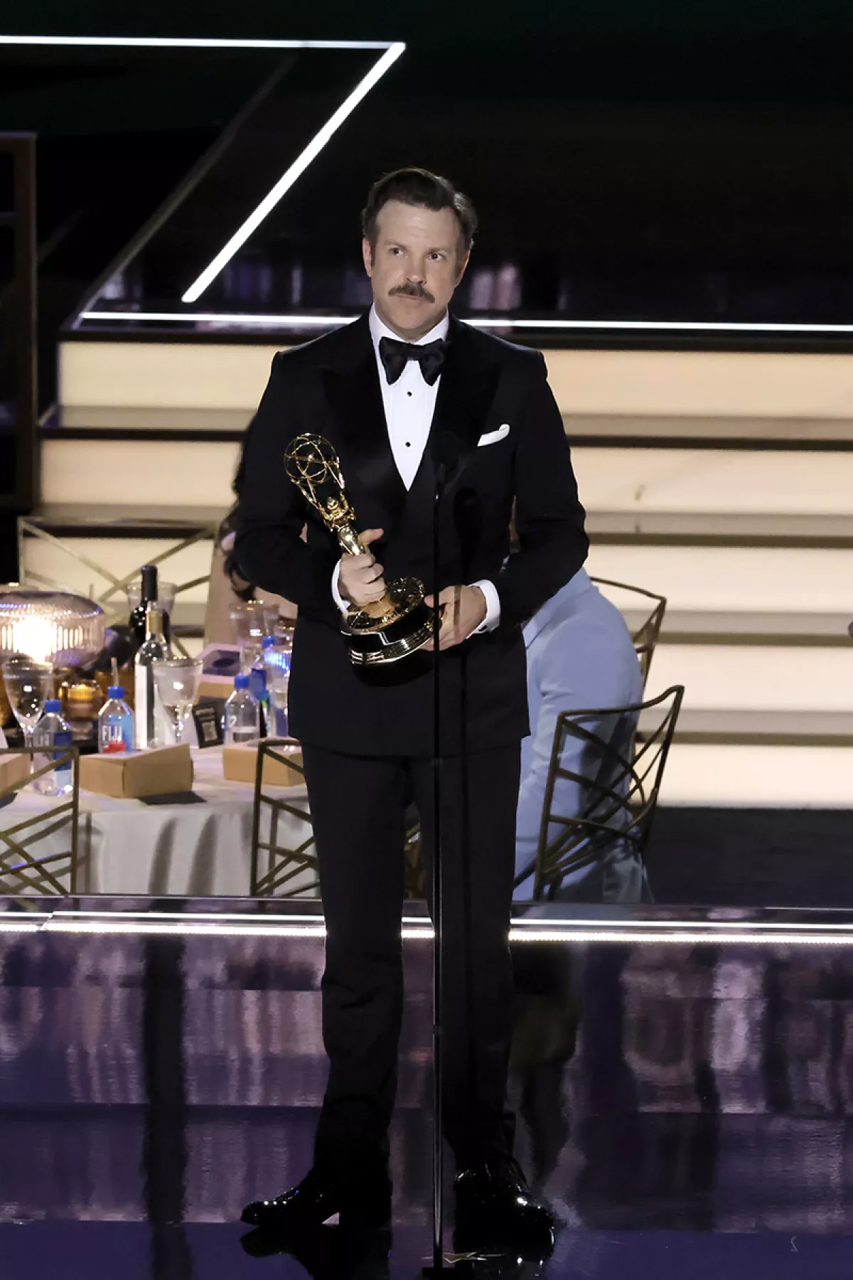 Premios Emmy 2022 ganadores mejor serie dramatica mejor serie comica zendaya lizzo