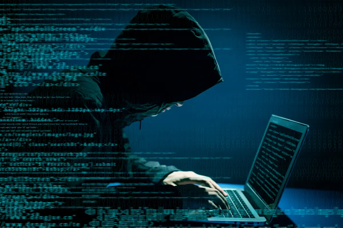 Hacker atacando internet