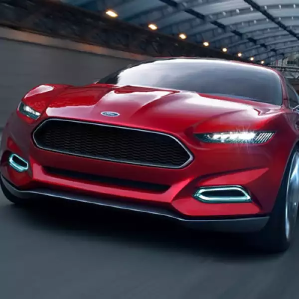 La posición avanzada del cofre, el parabrisas curvo y los pilares A desplazados hacia atrás han permitido crear la impresión de un modelo GT.