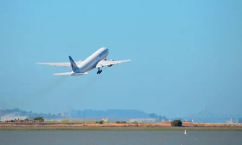 avion en el horizonte 