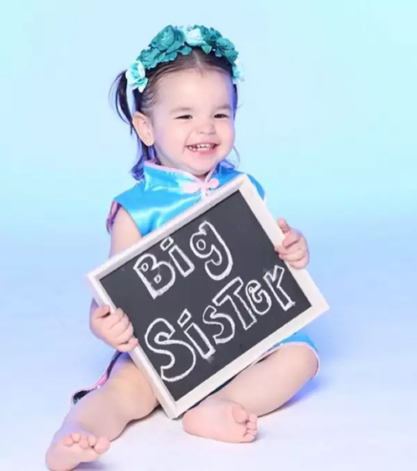 "The Big Sister", así ha nombrado a su primogénita Regina en sus redes sociales.