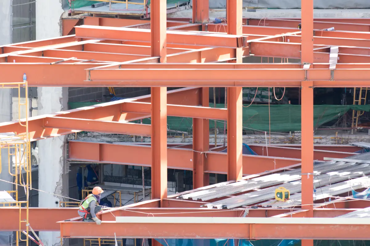 México quiere usar más acero nacional, pero pone en aprietos los costos de infraestructura
