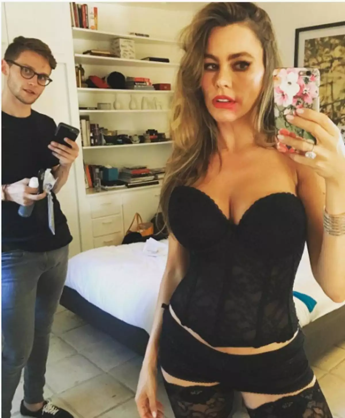 La actriz intentó publicar esta sexy selfie, sin embargo recibió varias críticas.