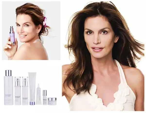 Cindy Crawford trabaja con tratamientos anti-edad y rejuvenecedores.