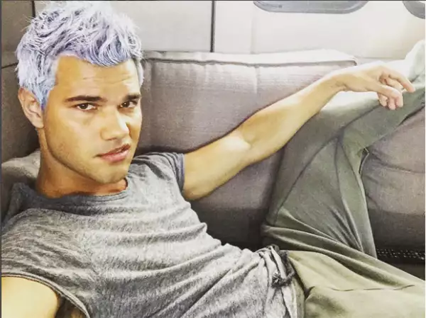 Taylor Lautner presumió su nuevo look en su cuenta de Instagram.
