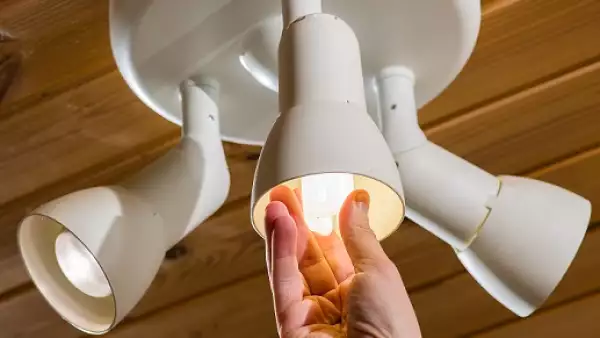 cambio de foco en l�mpara casera