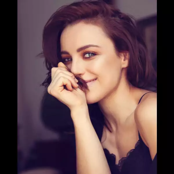 La actriz luce propuestas para un look de fiesta