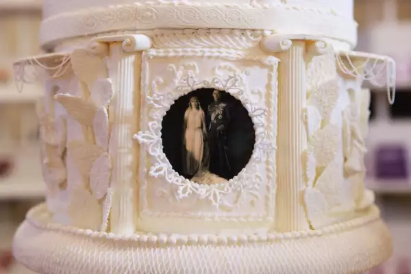 Pastel de la boda del príncipe Alberto, duque de York, y de Lady Elizabeth Bowes-Lyon
