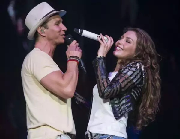Thalía estuvo muy contenta de reunirse nuevamente con su amigo Erik Rubín en un escenario.