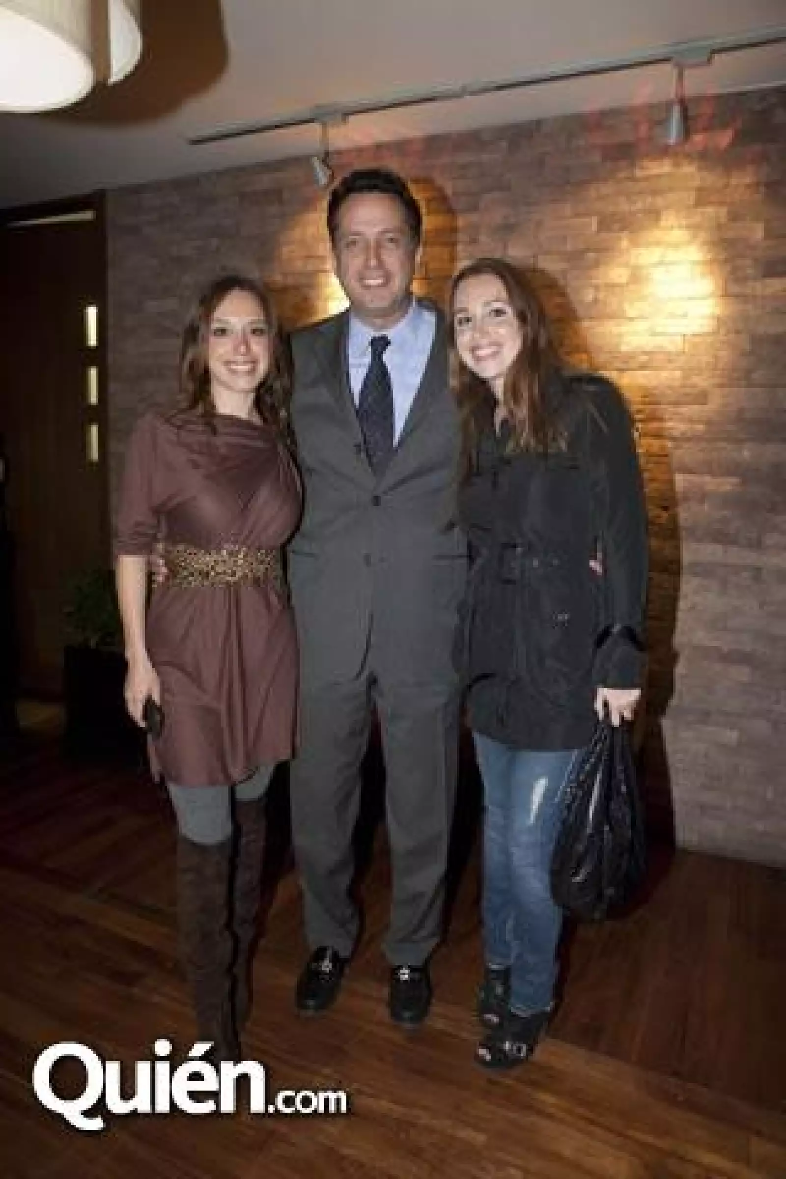 Ivette Peniche,Walter Bekar,Tania Peniche