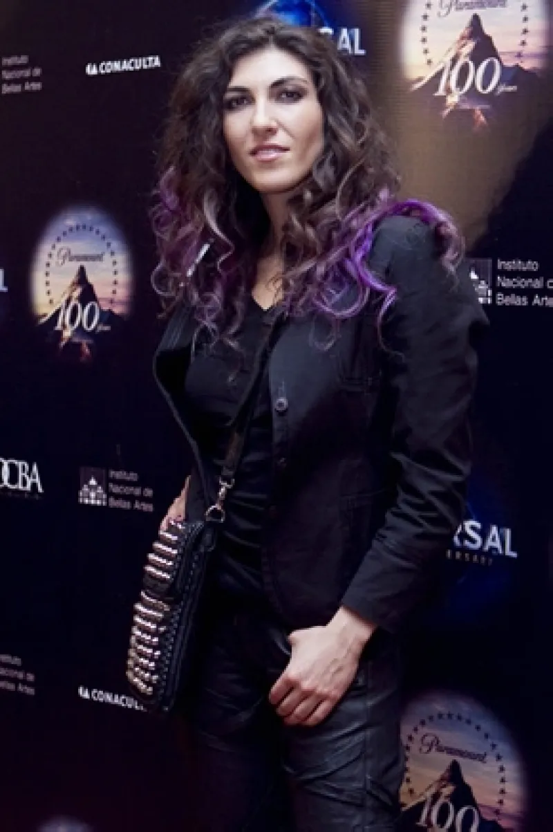 La cantante está nominada en la categoría Nuevo Artista. Actualmente promociona su tercer álbum, AV, una mezcla entre el rock y música electrónica. Mañana sabremos si logra ganar.