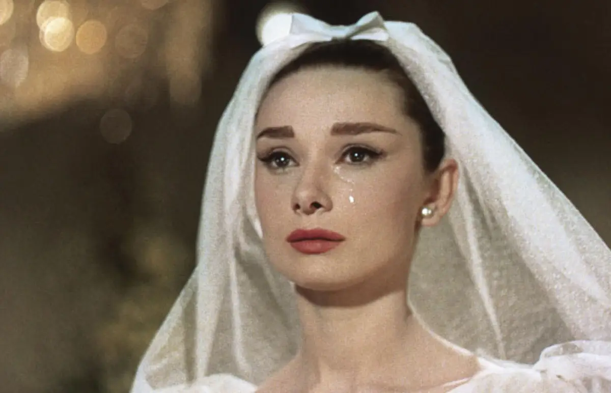 AUDREY-MEGHAN-BODA-696x448