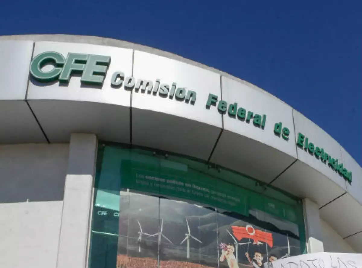 fachada de edificio de CFE