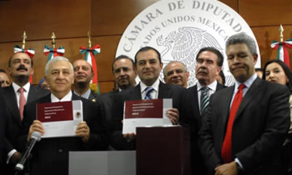 Emilio Chuayffet (izquierda) afirmó que el presupuesto será ampliamente debatido y discutido con el único objetivo de que las cosas marchen bien en México. (Foto: Notimex)