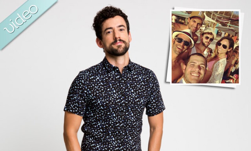El actor de Club de Cuervos pasa unos días en la playa junto a Renato López y Alfonso Dosal, además Salma Hayek presume amistad con Penélope Cruz y Kim Kardashian se divierte con North.
