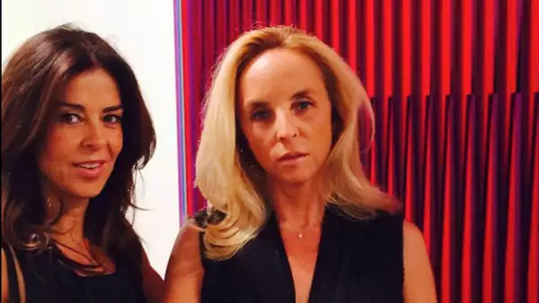 A raíz de trabajar juntas en una exposición en Acapulco hace 10 años las ahora socias unieron fuerzas haciendo una gran labor vendiendo obras de Arte Contemporáneo.