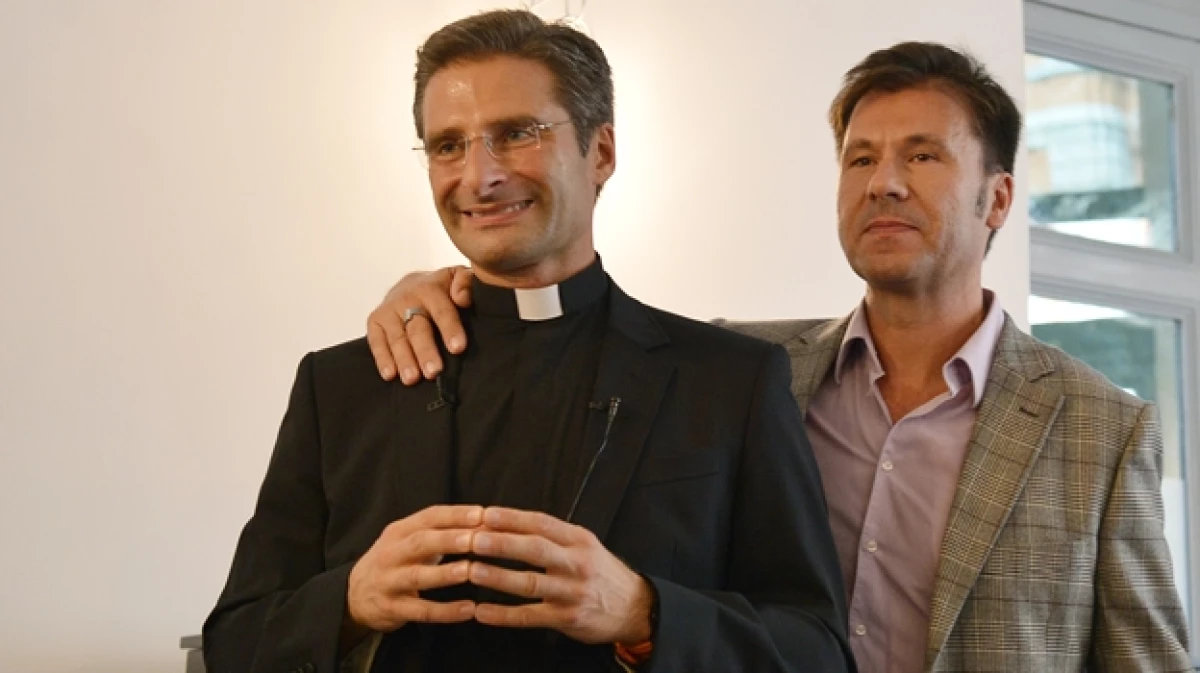 monseñor charamsa