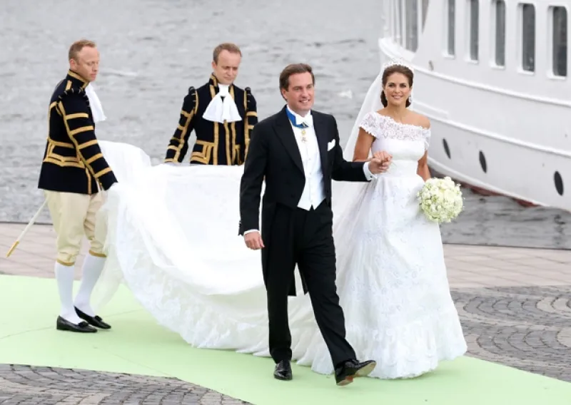 Esta mañana, la Casa Real sueca dio a conocer los lujosos detalles sobre la recepción que disfrutaron los invitados a la boda de la princesa Magdalena, en el palacio de Drottningholm, Suecia.