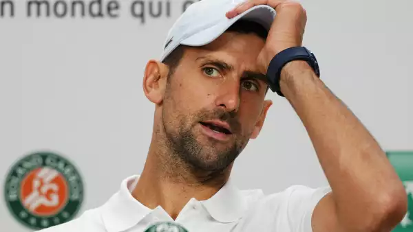 Djokovic es baja de Roland Garros por lesión
