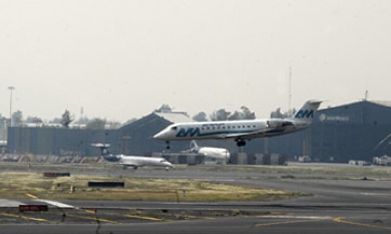 La Canaero se mostró “extrañada†por la falta de sistemas de emergencia para evitar el apagón en el aeropuerto capitalino. (Foto: Notimex)