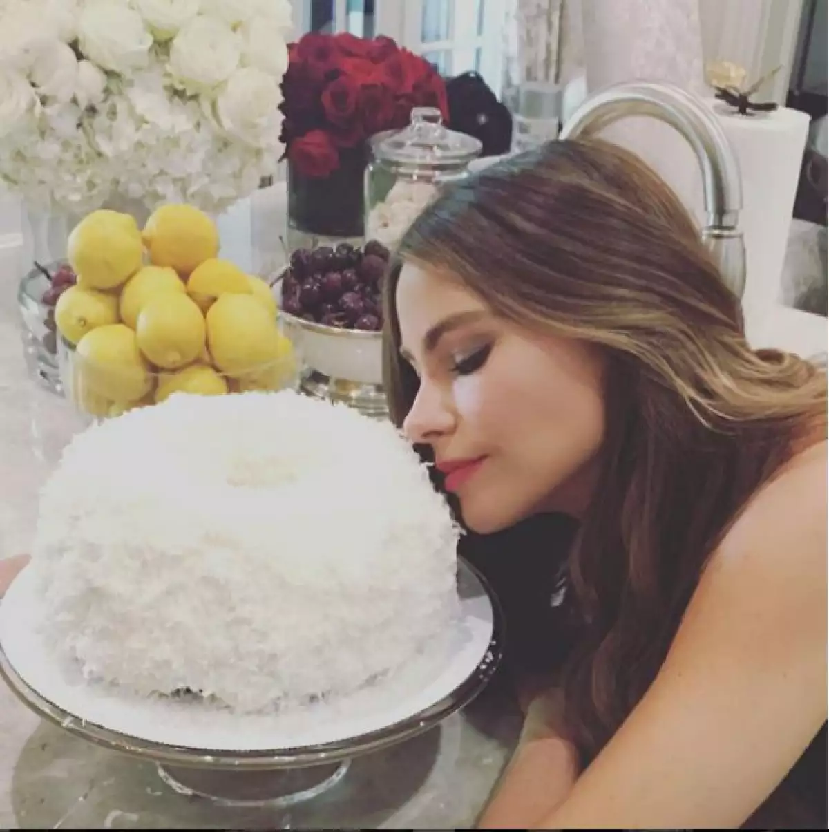 La actriz celebró sus 44 años rodeada de su esposo, Joe Manganiello, y su hijo Manolo en una divertida celebración.