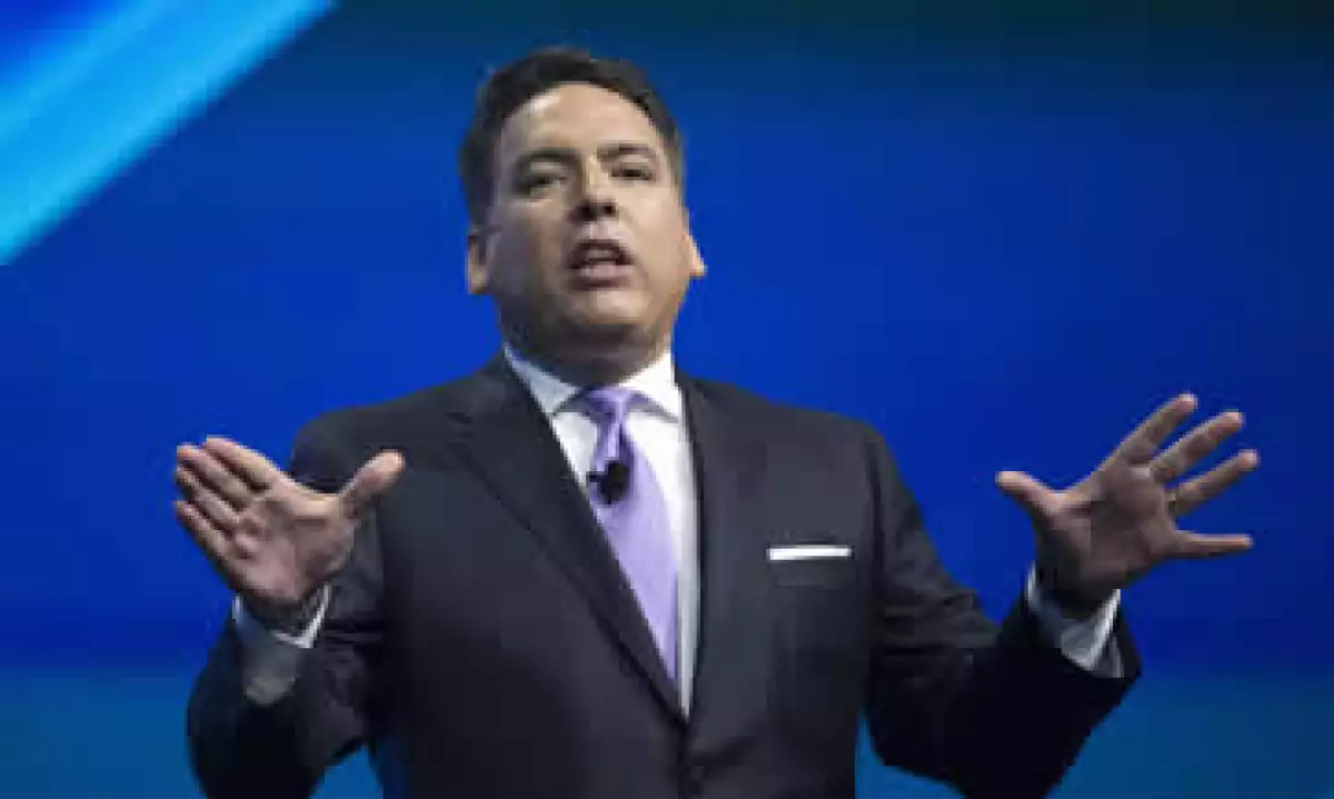 Para Shawn Layden, los consumidores aún necesitan tener físicamente en sus manos los gadgets. (Foto: Reuters)