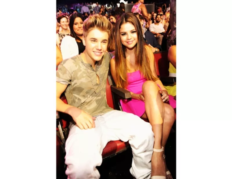 La cantante y actriz ha decidido darle una nueva oportunidad a su noviazgo de más de dos años. Por su parte, el canadiense le ha compuesto algunas canciones para remediar los disgustos de ella.