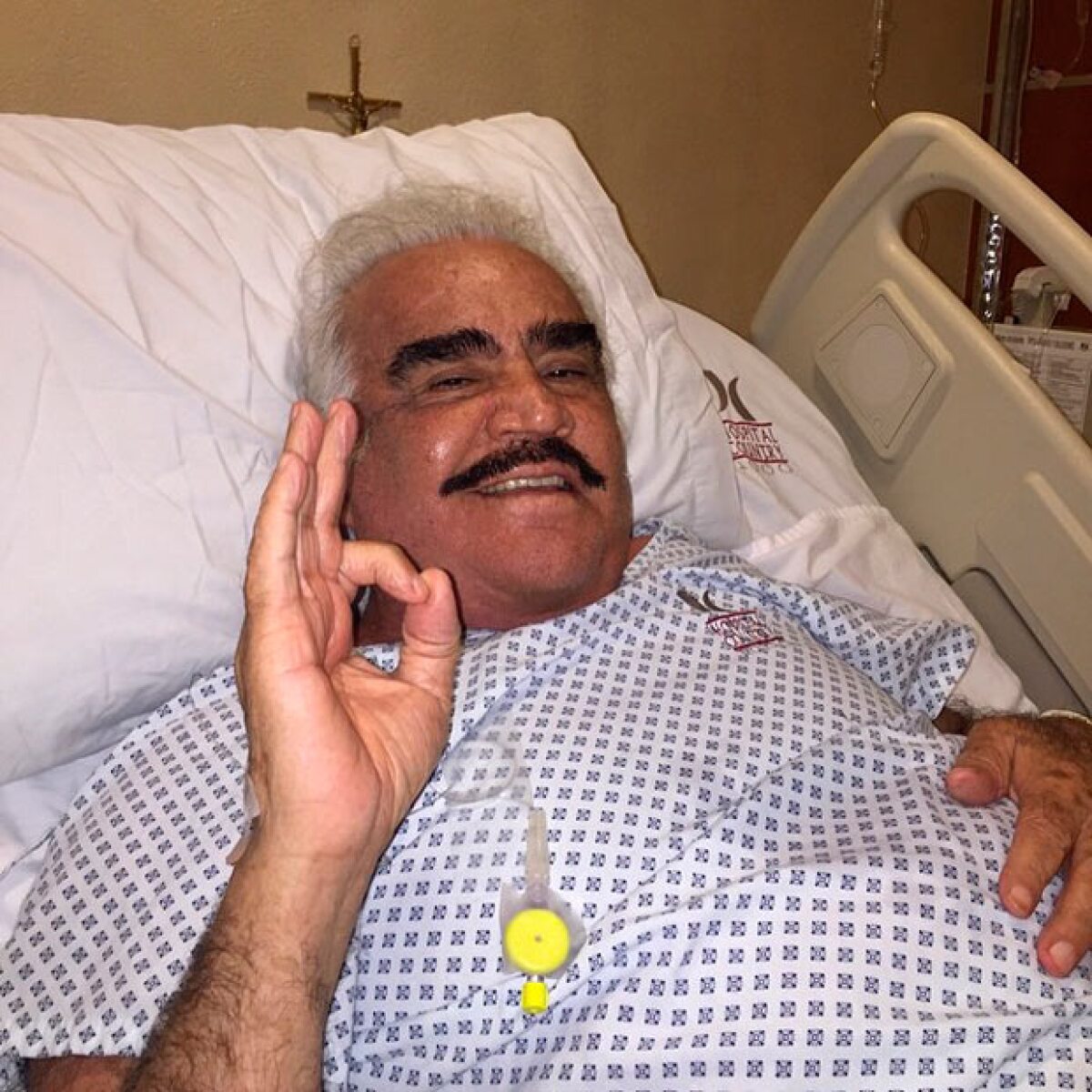 Vicente Fernández en recuperación tras cirugía de emergencia