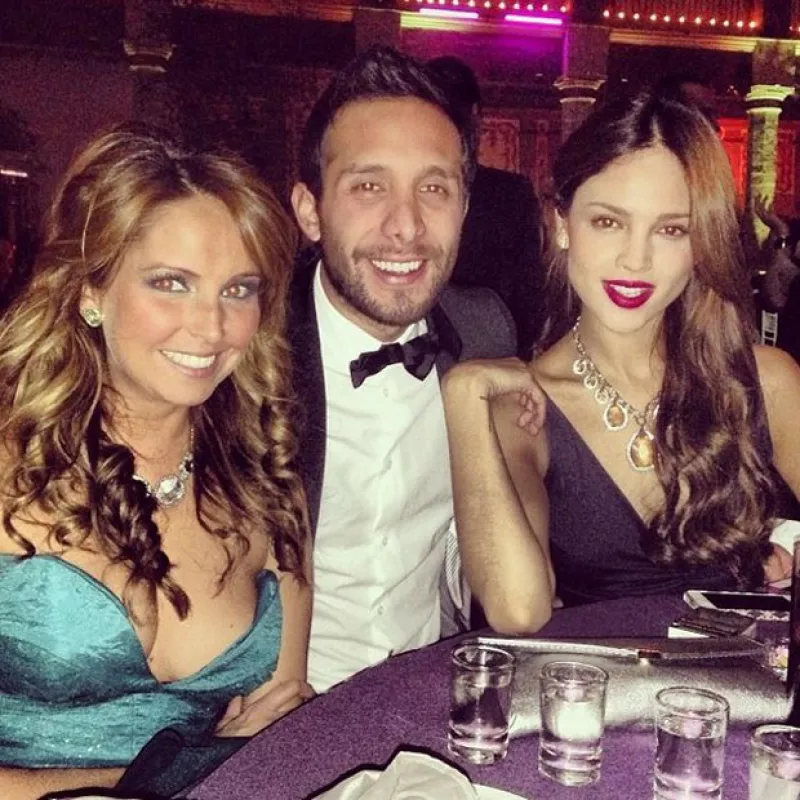 Aunque terminaron su noviazgo hace casi medio año, la actriz y el empresario asistieron este fin de semana a la boda de los actores Ilean Almaguer y Lucas Velázquez, donde se les vio felices.