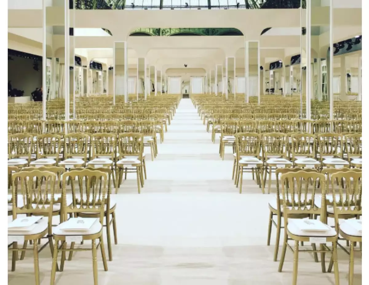 Karl Lagerfeld creó un show muy sencillo de Chanel.