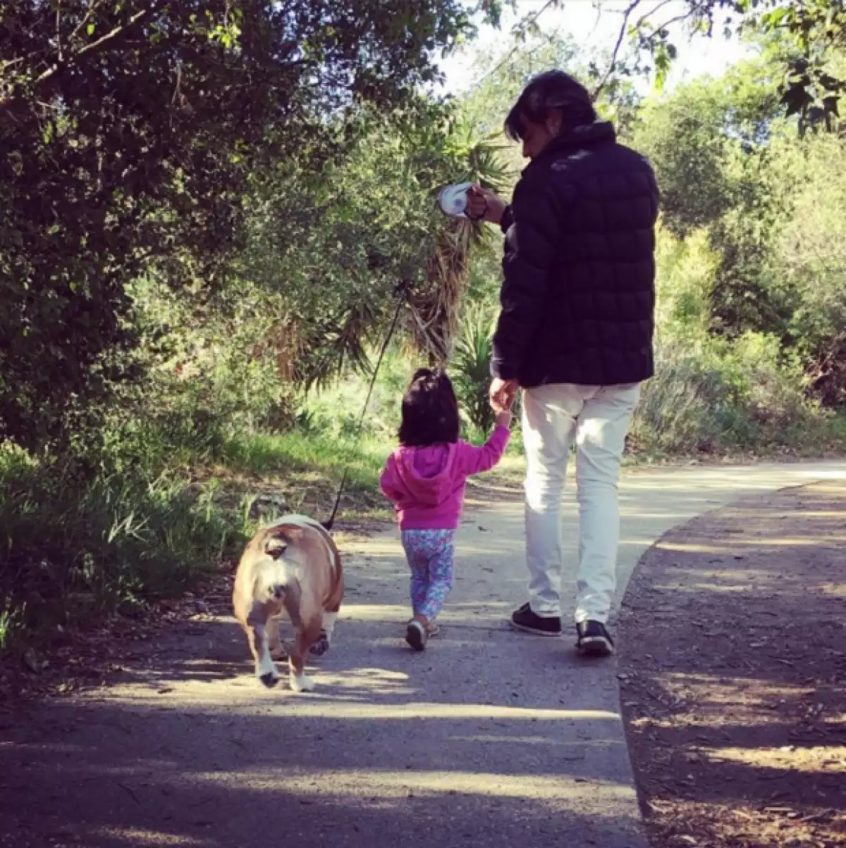 El momento que captó Alessandra Rosaldo no pudo ser más perfecto, y es que durante un paseo familiar, se ve cómo la menor de los Derbez está cada día más grande.