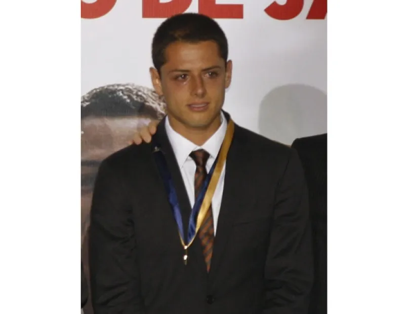 El futbolista Javier Hernández dio un emotivo discurso luego de ser nombrado embajador turístico de Jalisco, donde agradeció a su familia y se disculpó por estar lejos de ella.