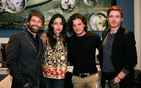 Juan Manuel Bernal, Cecilia Suárez, Kit Harington y Richard Madden.