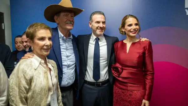 En la imagen, el alcalde Adrián de la Garza, su esposa y el expresidente Vicente Fox y Martha Sahagún.