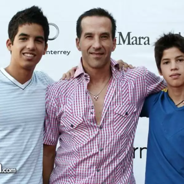 Alejandro Marti%u0301nez,Alejandro Marti%u0301nez y Marcelo Marti%u0301nez