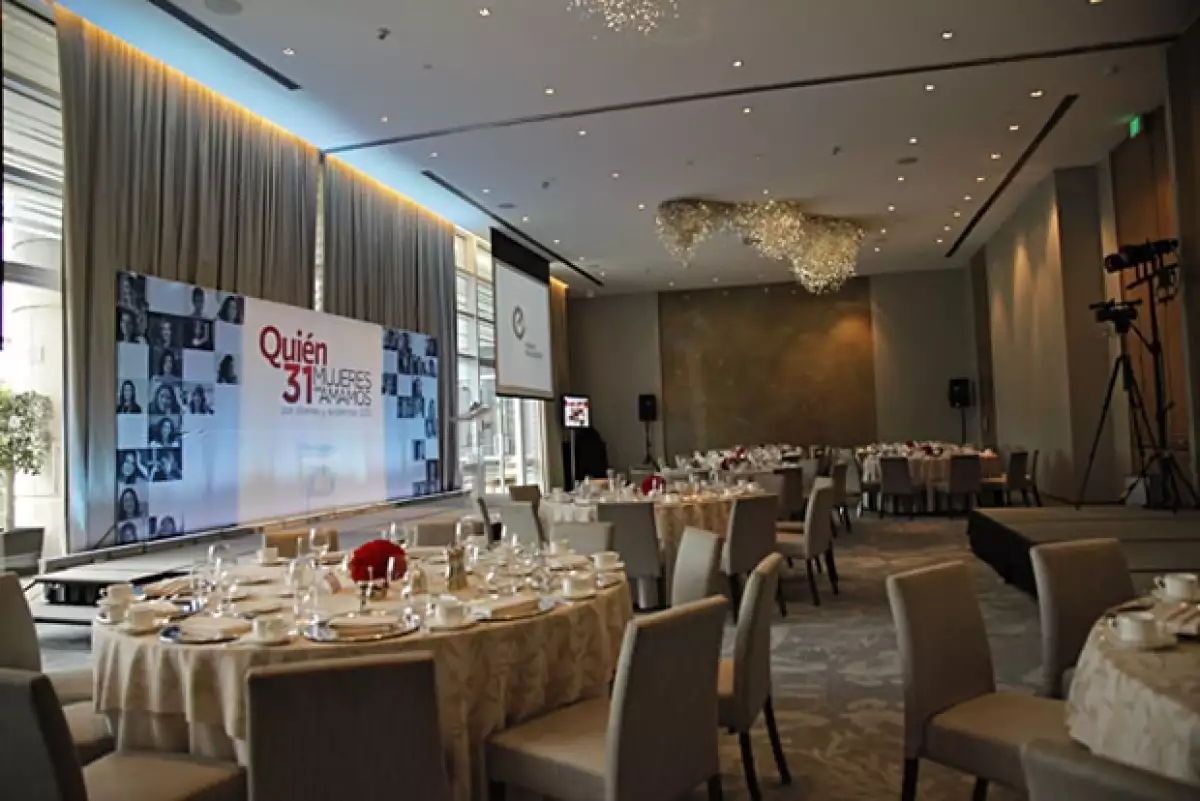 La cita fue en el Hotel St. Regis.