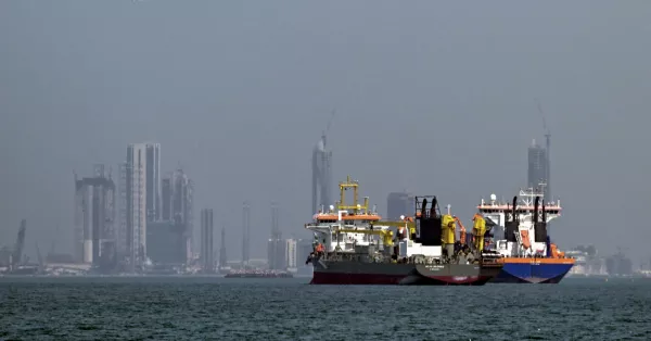 Irán ataca dos barcos en el Estrecho de Ormuz y asegura que quien quiera pasar por ahí debe pedir permiso